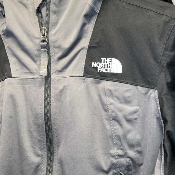 Boys lg 14-16 North Face wind breaker jacket back and gray - Picture 6 of 10